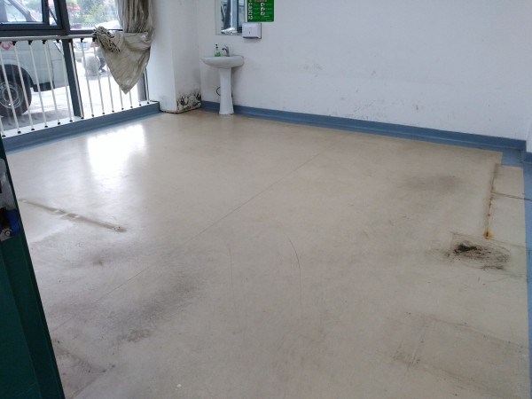 PVC地板养护前全景 PVC地板养护前全景