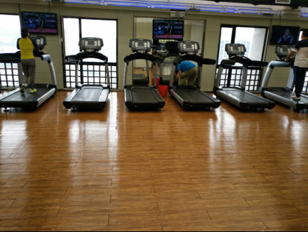 健身房木地板地面怎么保养 健身房木地板地面怎么保养