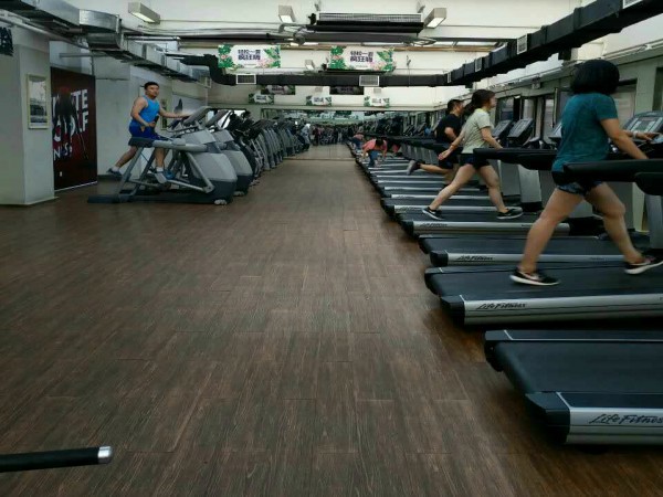 实木复合地板翻新前 实木复合地板翻新前