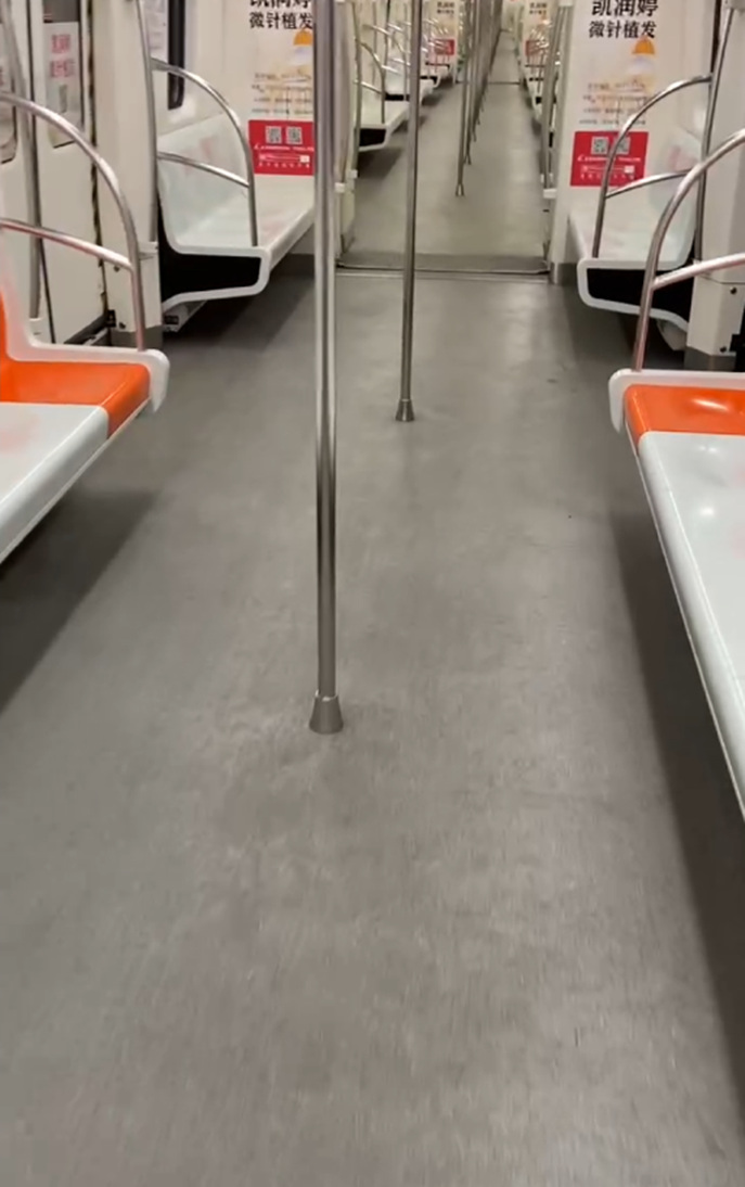 地铁PVC地板翻新保养