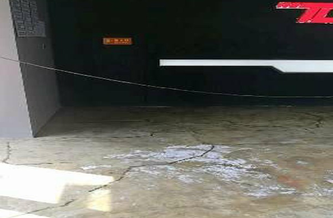 水泥自流平地面翻新攻略：塑立得防护涂料解决腐蚀、起砂难题