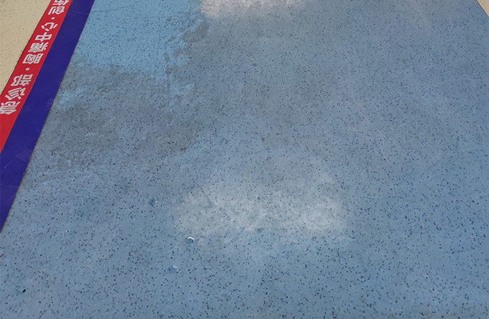 医院 PVC 地板定期打蜡，还是发黄变色等，塑立得一招破解